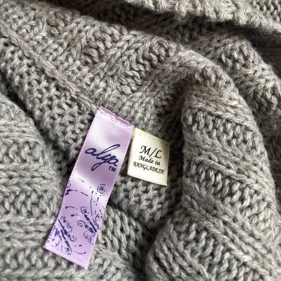 Alya Sleeved Grey Poncho - Picture 5 of 7